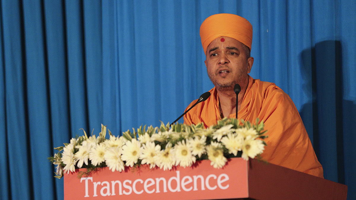 Brahmavihari Swami addresses the guests