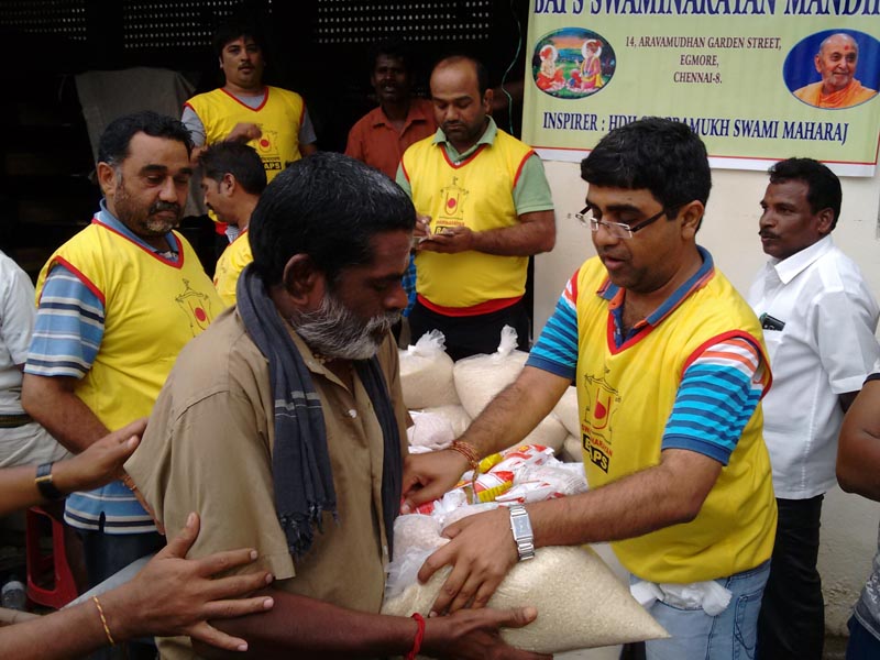 Flood Relief Work by BAPS in ECR, Mahablipuram, Krishnan Karnai and Periyanemely (Kannima Nagar) villages, 5 December 2015
