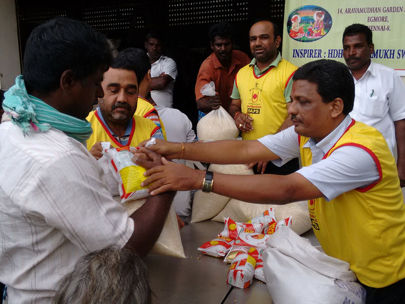 Flood Relief Work by BAPS in ECR, Mahablipuram, Krishnan Karnai and Periyanemely (Kannima Nagar) villages, 5 December 2015