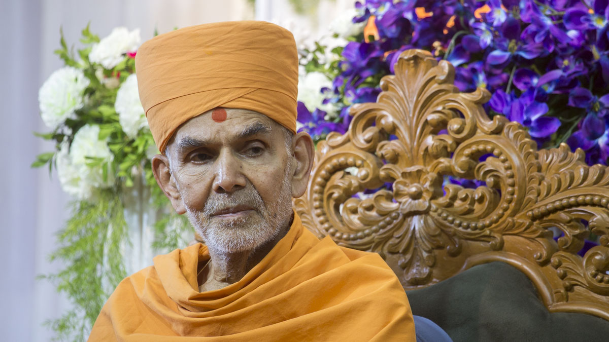HH Mahant Swami Maharaj during the assembly