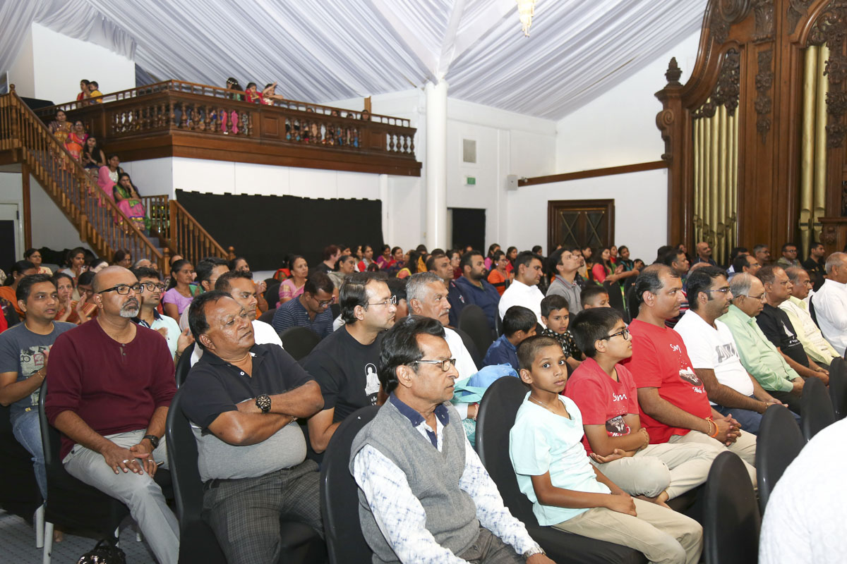 Devotees during the assembly