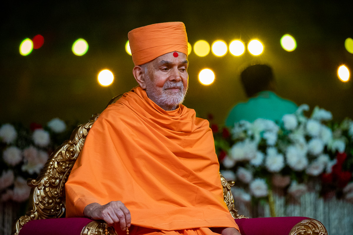 Swamishri during the assembly