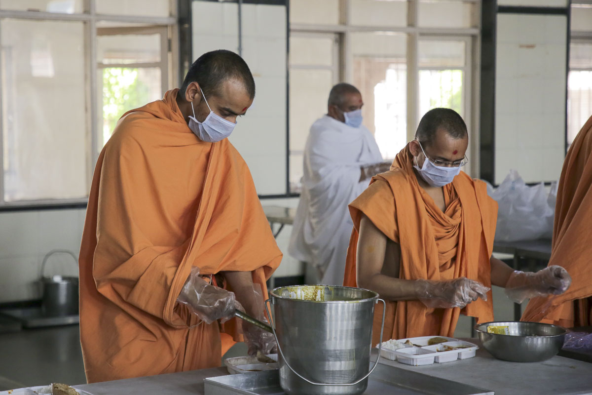 BAPS Community Services During the Coronavirus Lockdown, Atladara