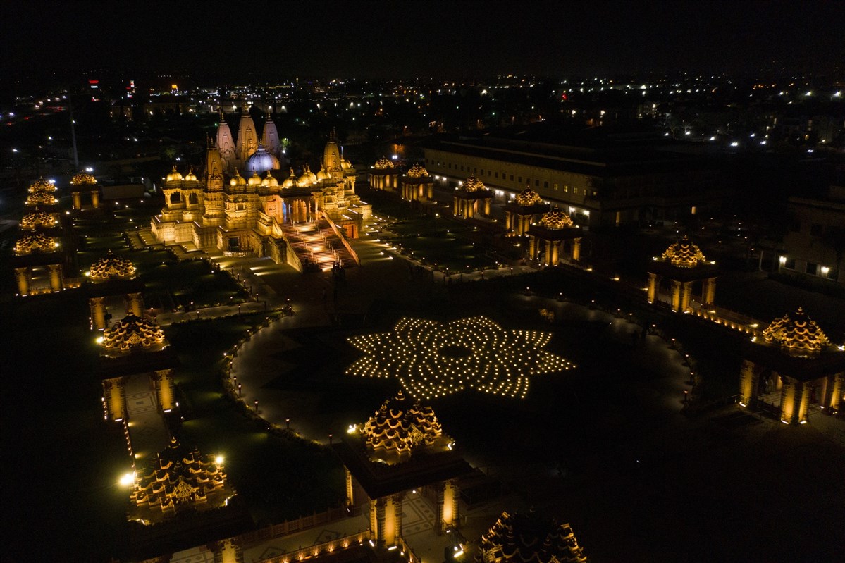 BAPS Shri Swaminarayan Mandir, Los Angeles, CA joined iconic landmarks across the nation to honor the lives lost to COVID-19