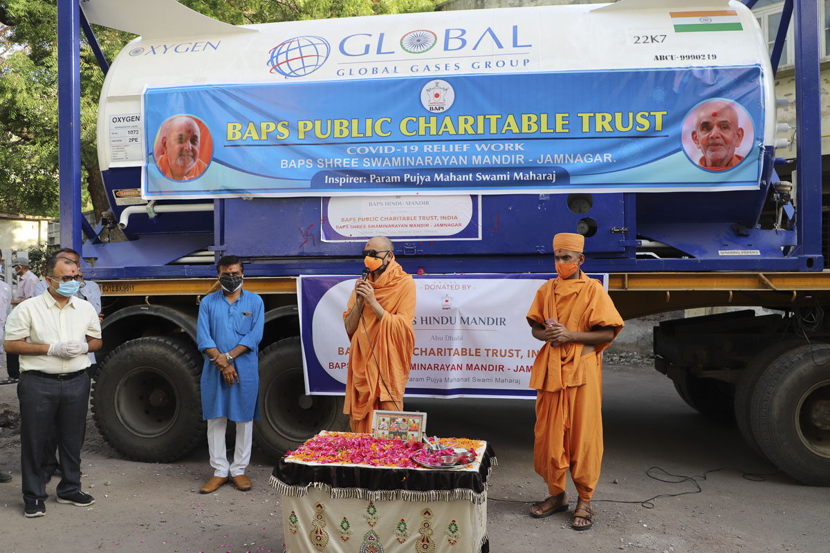 Dharmanidhi Swami addresses the community leaders