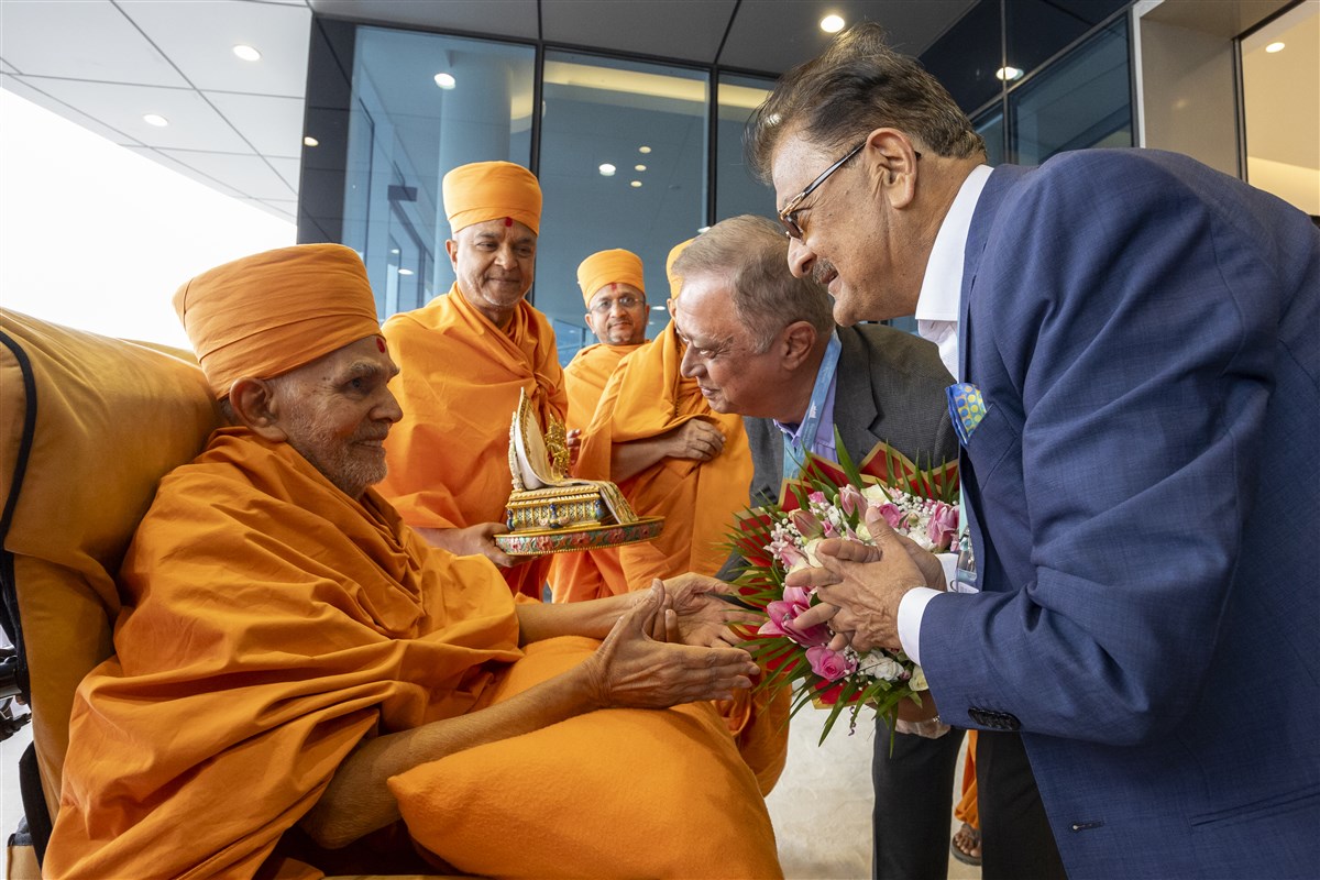 Ashok Kotecha, Chairman of BAPS UAE, and Yogesh Mehta, a leading Director of BAPS UAE, greeted Swamishri with flower bouquets