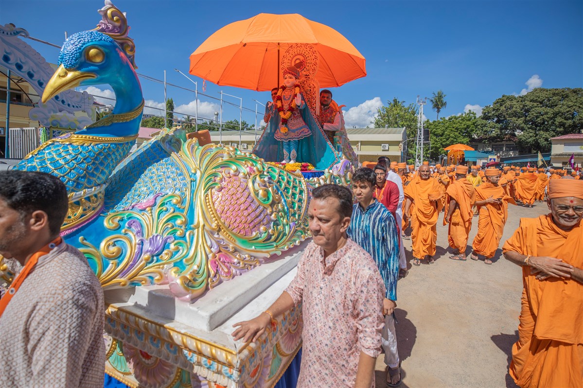 Nagar yatra through the streets of Dar es Salaam