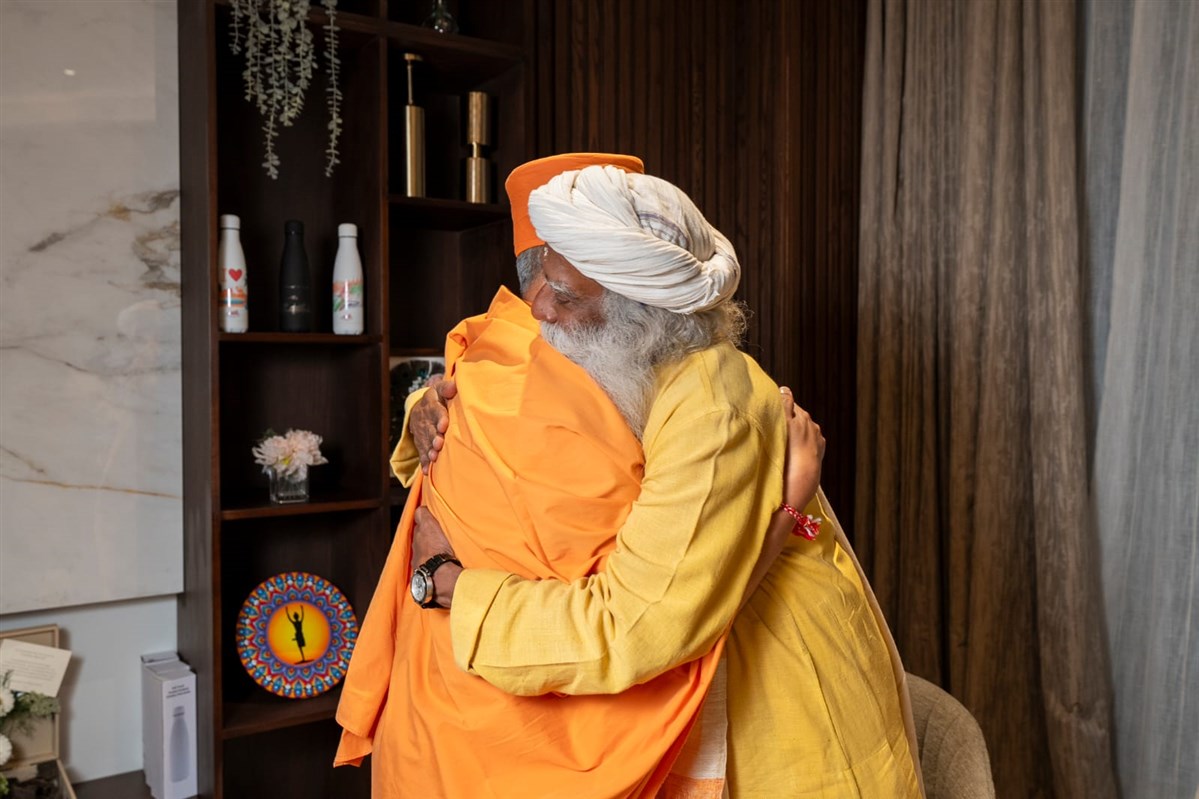 Swami Brahmaviharidas embraces Sadhguru