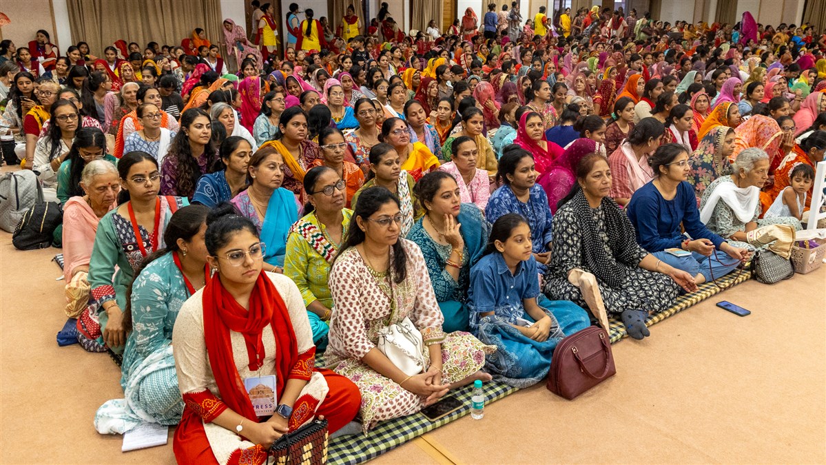 Devotees and well-wishers during the assembly