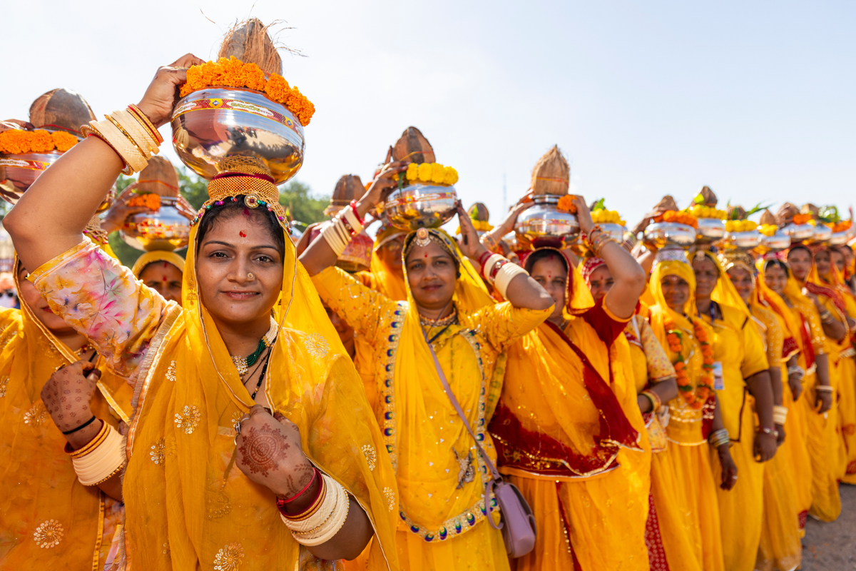 Women devotees carrying kalashes