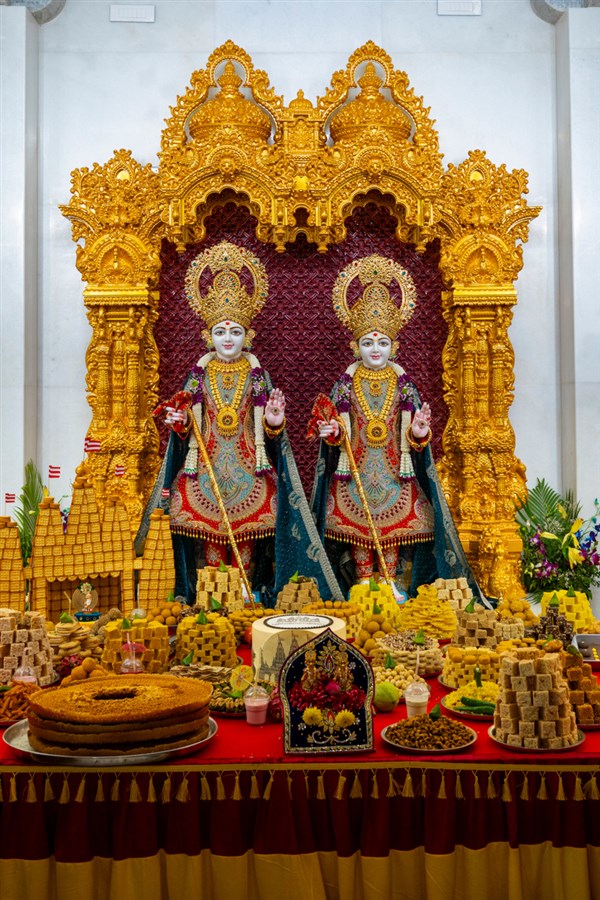 <a href="https://www.baps.org/Photos/2025/Murtis-34271.aspx?mid=287626" target="new" style="text-decoration:underline; color:blue;">Murtis</a>
