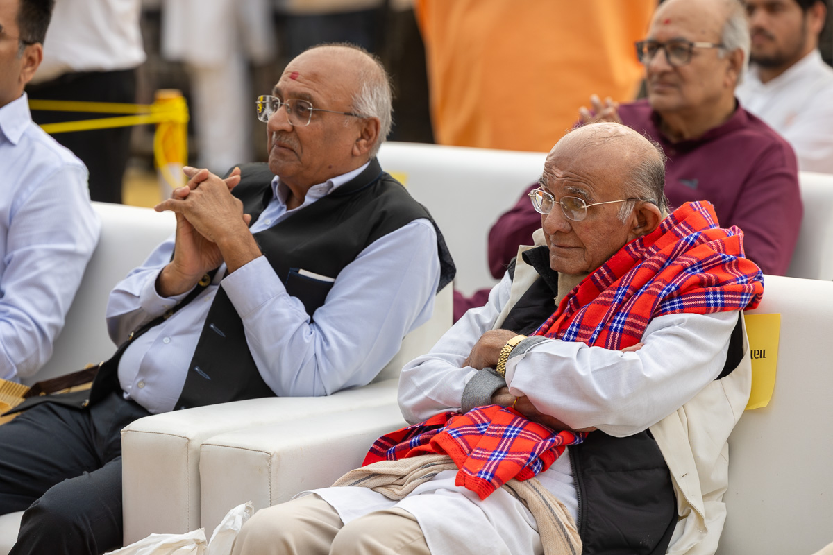 Devotees during the assembly
