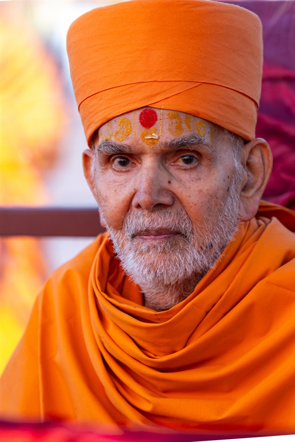 Swamishri before the murti-pratishtha rituals