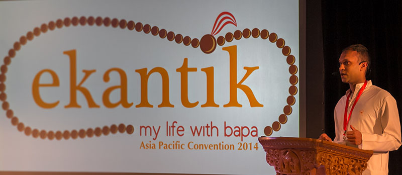 A delegate's presentation during the BAPS Kishore-Kishori Regional Convention 2014, Asia-Pacific