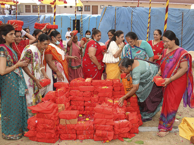 Shilanyas Ceremony for new Yogi Smruti Mandir, Gondal