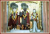Shri Harikrishna Maharaj and Bhagwan Shri Gopinathji